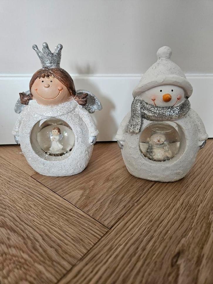 Kerstbeeldjes Engel & Sneeuwpop, Huis en Inrichting, Woonaccessoires | Kandelaars en Kaarsen, Zo goed als nieuw, Minder dan 25 cm