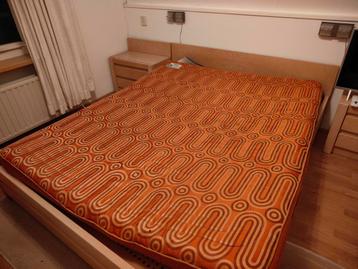 2 persoon bed compleet beschikbaar voor biedingen