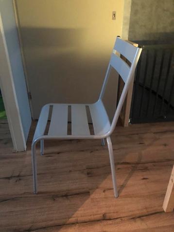 Set van 4 hele mooie stoelen  kleur grijs  beschikbaar voor biedingen