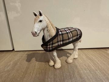 Wit Schleich Paard met Dek beschikbaar voor biedingen