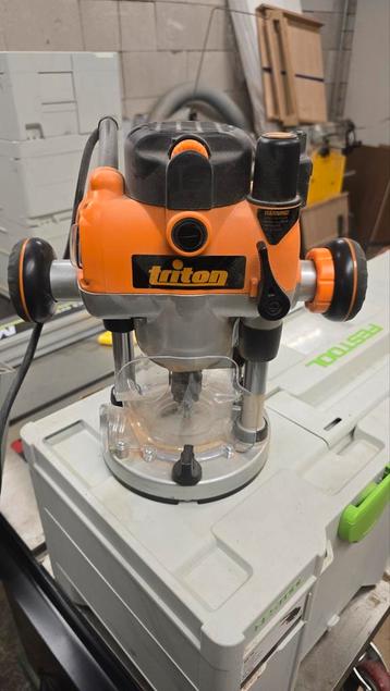 Triton Bovenfrees - Krachtige Plunge Router beschikbaar voor biedingen