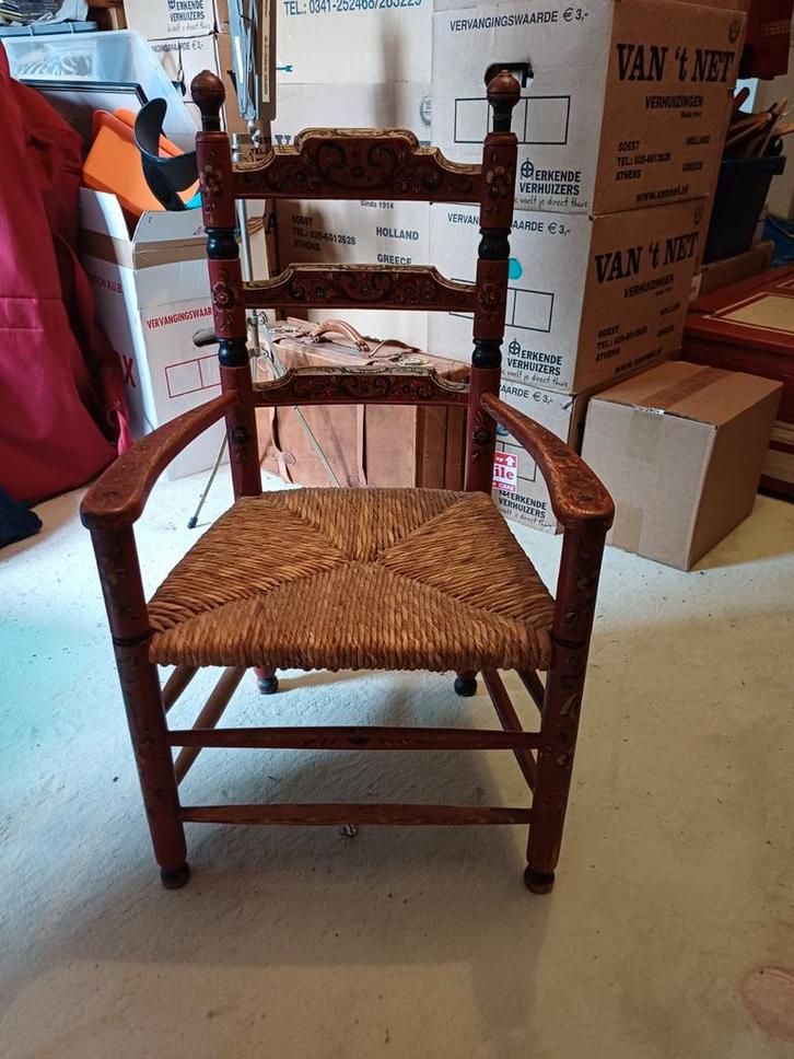 Vintage Hindeloopen kinderstoel met armleuningen, Huis en Inrichting, Stoelen, Gebruikt, Eén, Bruin, Ophalen