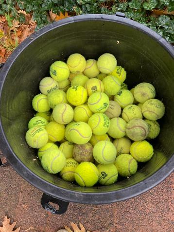 150 gebruikte tennisballen beschikbaar voor biedingen