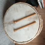 Dubbelvellig cilindrische trom - twee trommelstokken Syrië, Muziek en Instrumenten, Percussie, Ophalen of Verzenden, Gebruikt