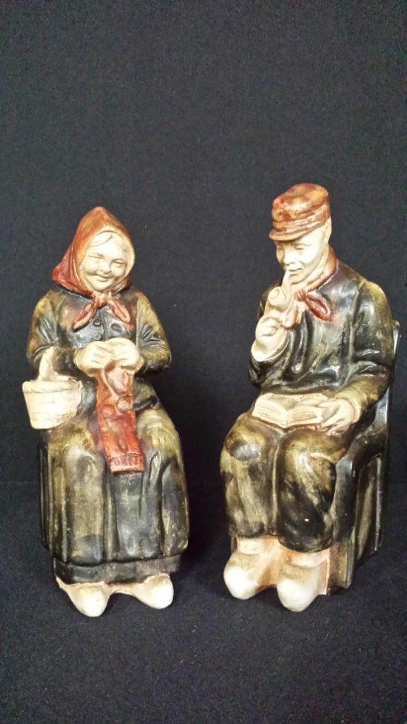 2 oude Beeldjes <> BOEKENSTEUNEN <> Opa & Oma in Stoel, Antiek en Kunst, Antiek | Woonaccessoires, Ophalen of Verzenden