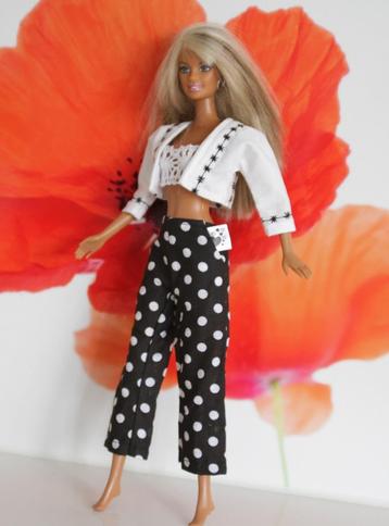 Barbie 42: zwart witte zomerse combinatie beschikbaar voor biedingen