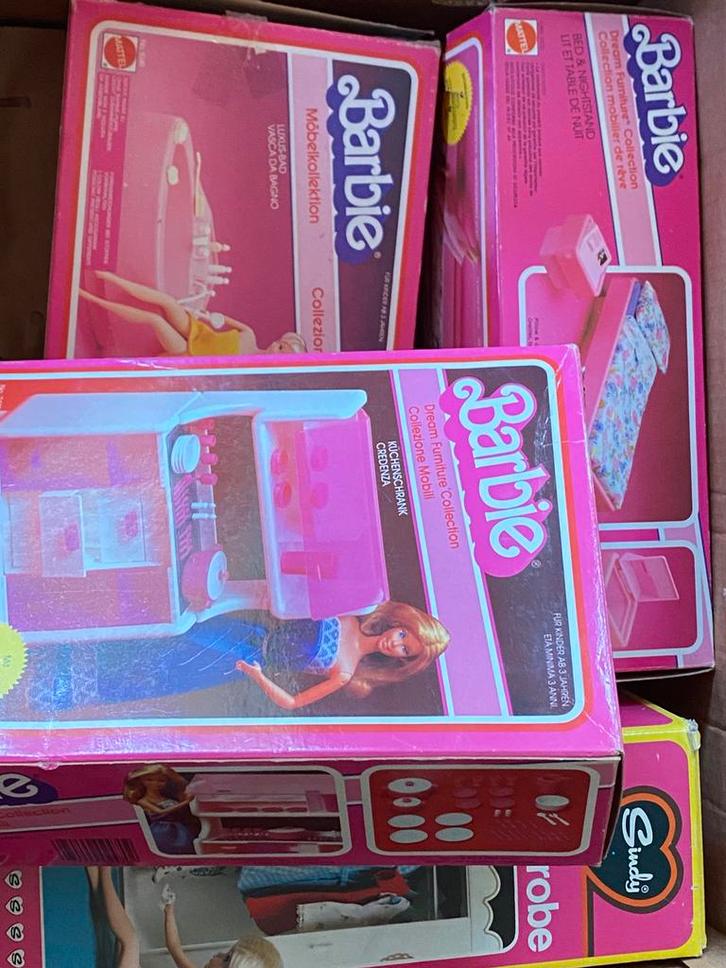 Vintage lot Barbie en Sindy meubels in doos 80 s, Verzamelen, Poppen, Gebruikt, Pop, Ophalen of Verzenden