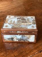 Antiek Chinees Houten Doosje met Parelmoer Inlegwerk, Ophalen of Verzenden