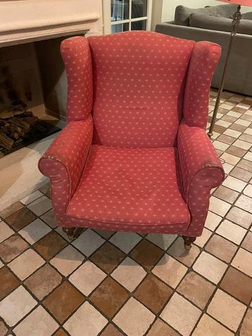 Klassieke fauteuil met oren beschikbaar voor biedingen