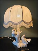 Italiaans keramiek vintage tafellamp wit duiven, 70's/80's, Huis en Inrichting, Lampen | Tafellampen, Ophalen of Verzenden, Gebruikt