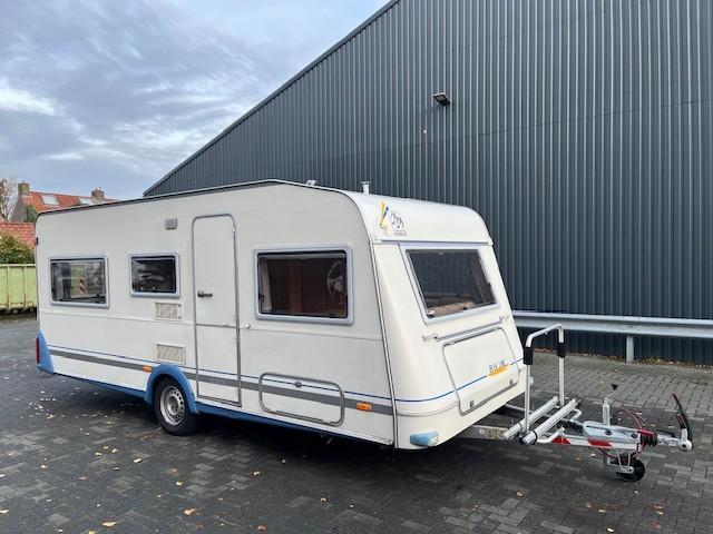 Knaus Blue line 500 (bj 1999), Caravans en Kamperen, Caravans, Bedrijf, 1000 - 1250 kg, Knaus, Koelkast