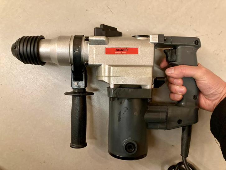 Boorhamer, merk Atlantic, Doe-het-zelf en Verbouw, Gereedschap | Boormachines, Zo goed als nieuw, Boor- en/of Breekhamer, 600 watt of meer