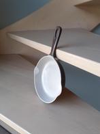 Steelpan 16 cm - Le Creuset, Huis en Inrichting, Keuken | Potten en Pannen, Gietijzer, Ophalen of Verzenden, Zo goed als nieuw