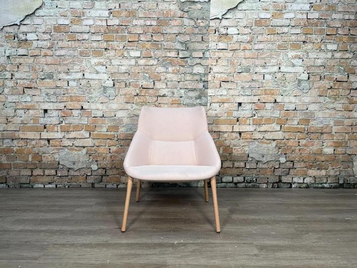 Forma 5 Bow roze bij TheReSales, Huis en Inrichting, Fauteuils, Zo goed als nieuw, Hout, Stof, 50 tot 75 cm, Minder dan 75 cm