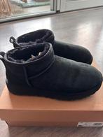 Uggs Ultra Mini | 40.5 | Zwart, Kleding | Dames, Schoenen, Ophalen, Zo goed als nieuw, Zwart