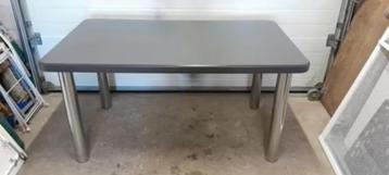 eettafel keukentafel met kunststof blad kantoor tafel buro beschikbaar voor biedingen