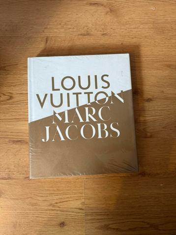 Luxe koffietafelboeken (Chanel, Rolex, Louis Vuitton, YSL) beschikbaar voor biedingen