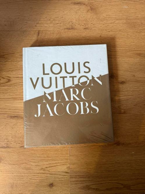 Luxe koffietafelboeken (Chanel, Rolex, Louis Vuitton, YSL), Boeken, Kunst en Cultuur | Architectuur, Zo goed als nieuw, Ophalen of Verzenden