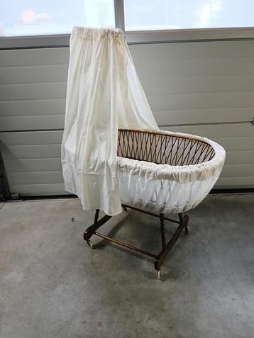 Vintage Verrijdbaar Wiegje beschikbaar voor biedingen
