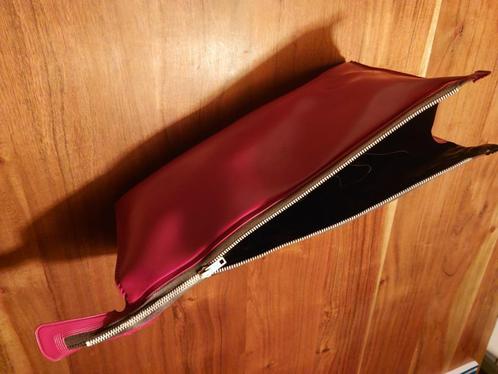 Knalrode toilettas met zwarte vakverdeling en ritssluiting, Sieraden, Tassen en Uiterlijk, Toilettassen, Nieuw, Heer of Dame, Rood