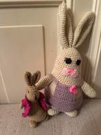 Gehaakte moederhaas met kind in tuinpak, Ophalen of Verzenden, Zo goed als nieuw, Haken, Overige typen