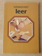 Werken met Leer - Karl-Heinz Bühler - 1983, Ophalen of Verzenden, Gelezen, Overige onderwerpen