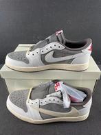 Travis Scott Reverse Mocha, Bruin, Nike, Ophalen of Verzenden, Sneakers of Gympen