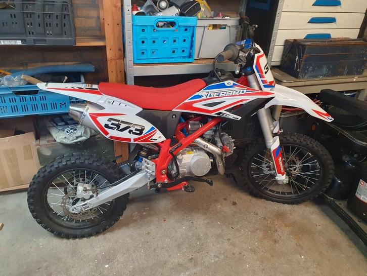 Apollo Z20 125cc dirtbike zo goed als nieuw nieuwprijs€ 1150, Fietsen en Brommers, Brommers | Crossbrommers, Zo goed als nieuw