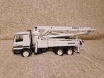 Conrad Mercedes Benz Actros betonpomp, Hobby en Vrije tijd, Modelauto's | 1:50, Ophalen of Verzenden, Zo goed als nieuw, Bus of Vrachtwagen