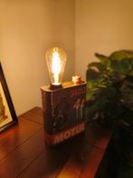 Unieke vintage Motul olieblik lamp – industriële eyecatcher., Ophalen of Verzenden, Zo goed als nieuw, Minder dan 50 cm