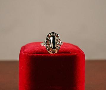 Zilveren vintage ring met granaat en ketting van granaat.  beschikbaar voor biedingen