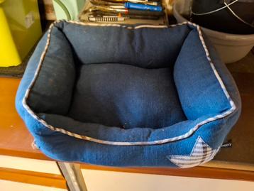 Poezen mandje beschikbaar voor biedingen