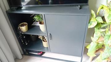 NOUS living tv kastje. Mat zwart staal. H 89 cm B 35 cm L105 beschikbaar voor biedingen