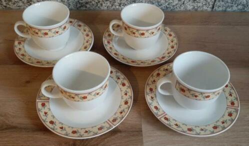 4 x Kop en Schotel ~ Fijn wit PORSELEIN met BLOEMETJES rand, Huis en Inrichting, Keuken | Servies, Nieuw, Kop(pen) en/of Schotel(s)