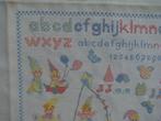 Borduurwerk, Letterlap, BABY, pastelkleur, gaaf, Ophalen of Verzenden, Zo goed als nieuw, Handborduren, Overige typen