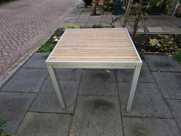 Te koop tuintafel beschikbaar voor biedingen