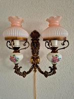 Klassiek wandlampje met roze glazen kapjes, Huis en Inrichting, Lampen | Wandlampen, Ophalen of Verzenden, Zo goed als nieuw, Glas