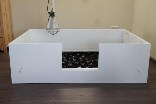 Mooie witte werpkist te huur voor middelgrote tot grote hond, Dieren en Toebehoren, Hondenhokken, Zo goed als nieuw, Minder dan 65 cm