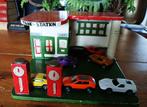 Vintage handgemaakte houten garage met auto's, Ophalen of Verzenden, Gebruikt, Overige typen
