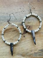 Nieuwe zelfgemaakte oorbellen wit/grijs parelmoer, Sieraden, Tassen en Uiterlijk, Oorbellen, Overige materialen, Hangers, Overige kleuren