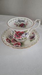 ROYAL ALBERT FLOWER OF THE MONTH DAMESKOP, Ophalen of Verzenden, Zo goed als nieuw, Kop en/of schotel