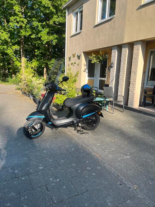 Vespa Sprint Notte 2020 – Topstaat, uniek met blauwe sticker, Fietsen en Brommers, Scooters | Vespa, Zo goed als nieuw, Vespa S