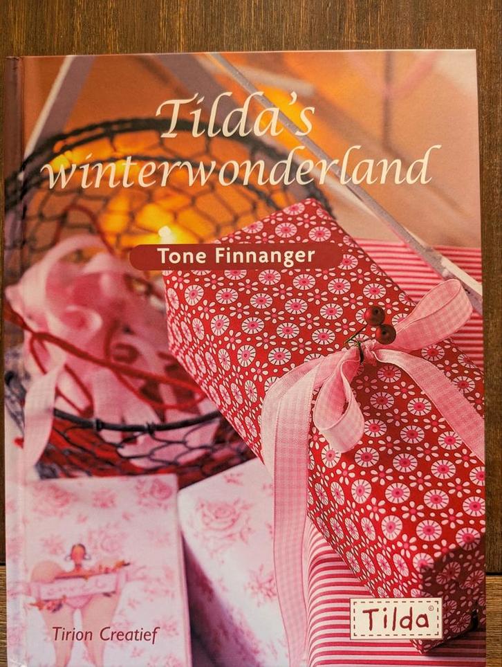 Tilda's Winterwonderland - Handwerkboek, Boeken, Hobby en Vrije tijd, Zo goed als nieuw, Scrapbooking en Knutselen, Geschikt voor kinderen