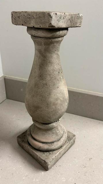 Stijlvolle Betonnen Kandelaar - 39cm. decoratief beschikbaar voor biedingen