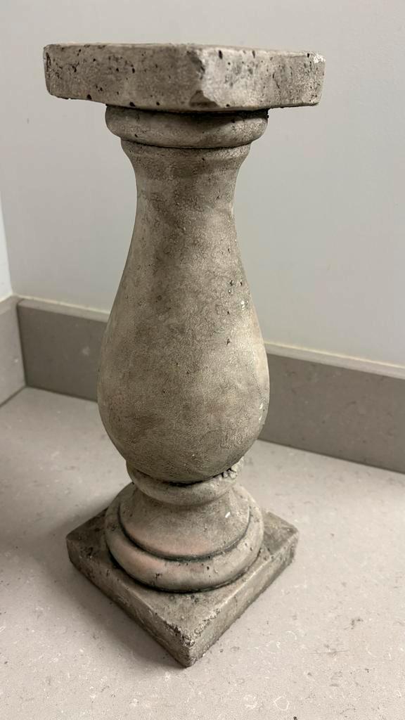 Stijlvolle Betonnen Kandelaar - 39cm. decoratief, Tuin en Terras, Tuinbeelden, Nieuw, Overige typen, Beton, Ophalen of Verzenden
