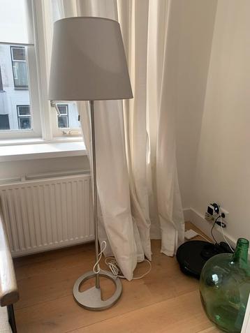 Stijlvolle Staande Lamp beschikbaar voor biedingen