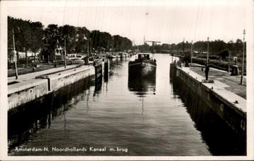 Amsterdam- Kanaal beschikbaar voor biedingen