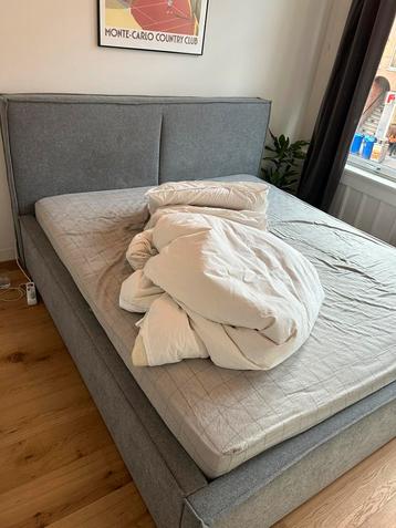 Bedframe 180x200 (with storage under!) beschikbaar voor biedingen
