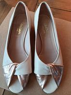 Voltan Pumps, Gedragen, Beige, Ophalen of Verzenden, Pumps