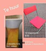 10 gezellige rode klapstoelen en 2 statafels te huur, Ophalen, Zo goed als nieuw, Geboorte of Huwelijk